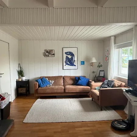 Near Nature, Sauna & Downtown Villa *