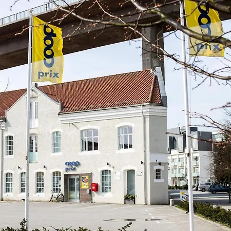 וילה Near Nature, Sauna & Downtown *